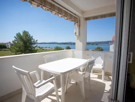 Lucia&laura Apartamento Turanj