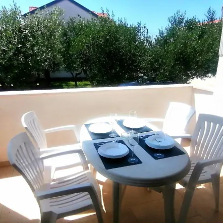 Lucia&laura Apartamento Turanj